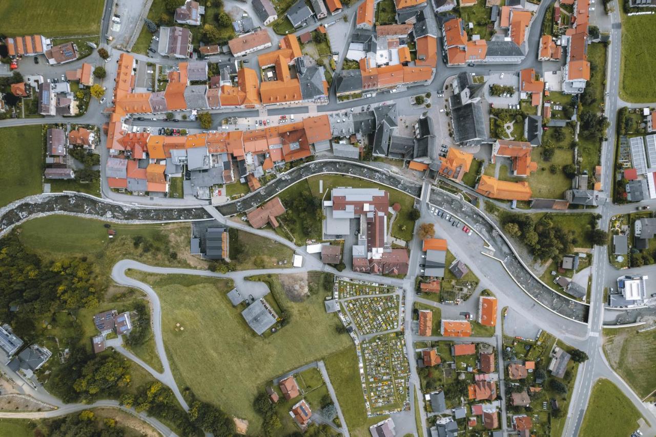 Zum Wohle Aparthotel Oberwoelz Stadt Exterior foto